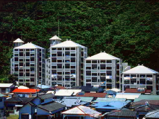 名瀬市営真名津団地
